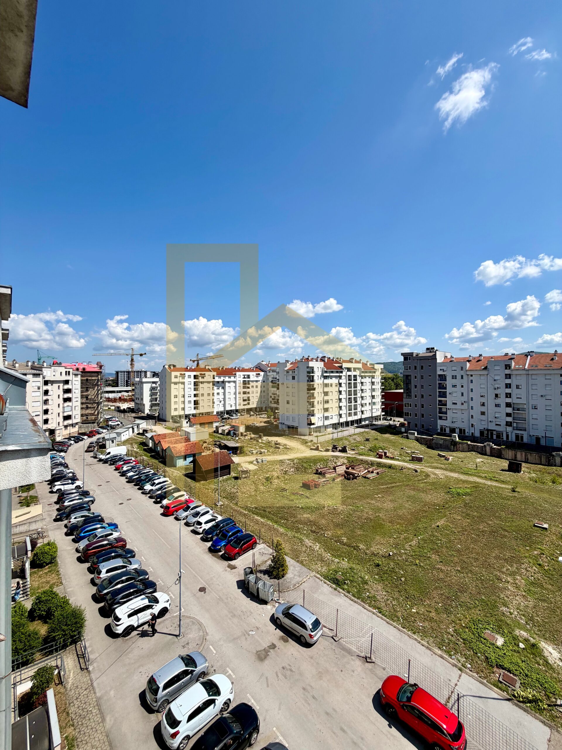 Na prodaju useljiv dvosoban stan u naselju Krajina slika 25