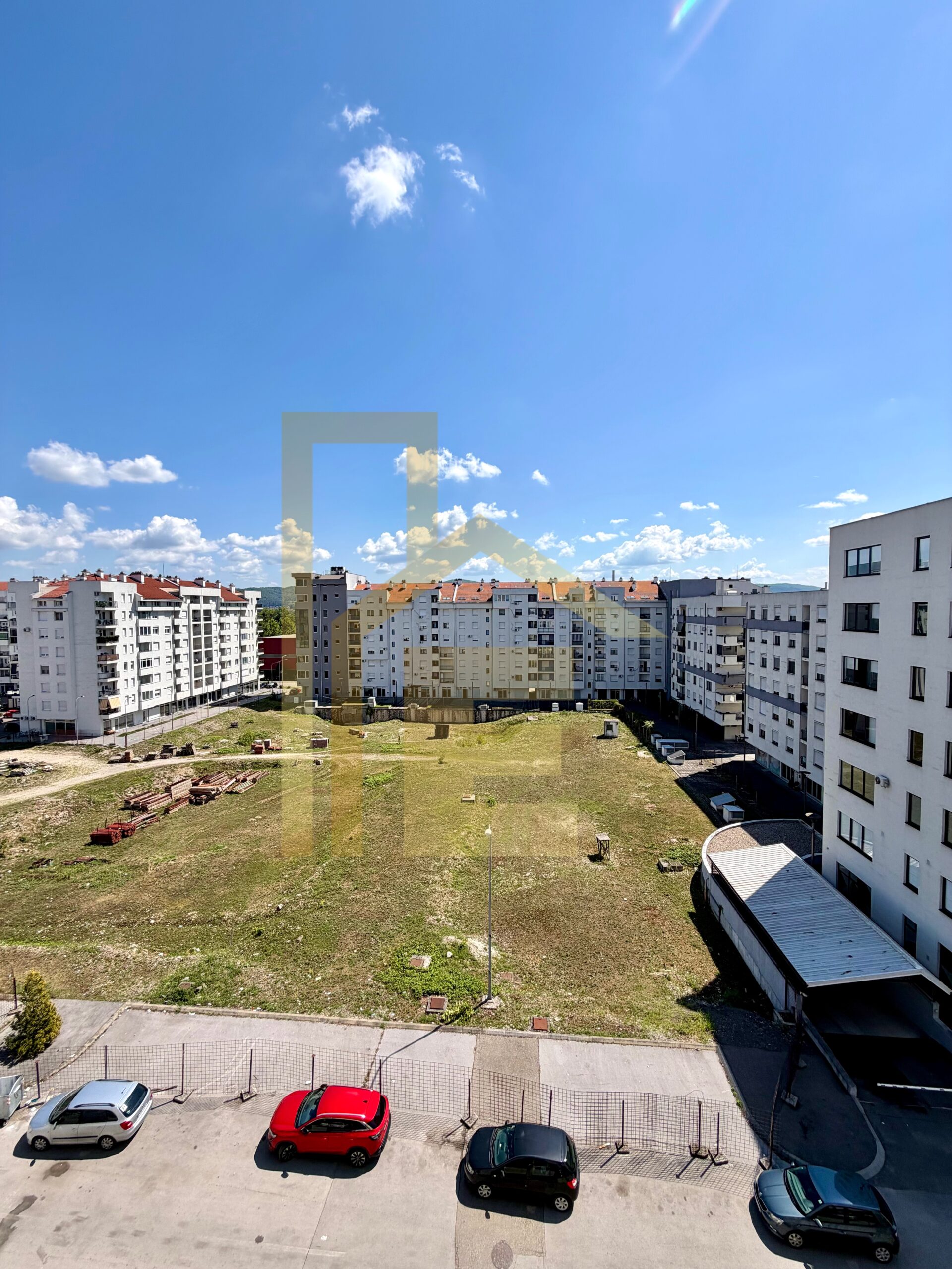Na prodaju useljiv dvosoban stan u naselju Krajina slika 24