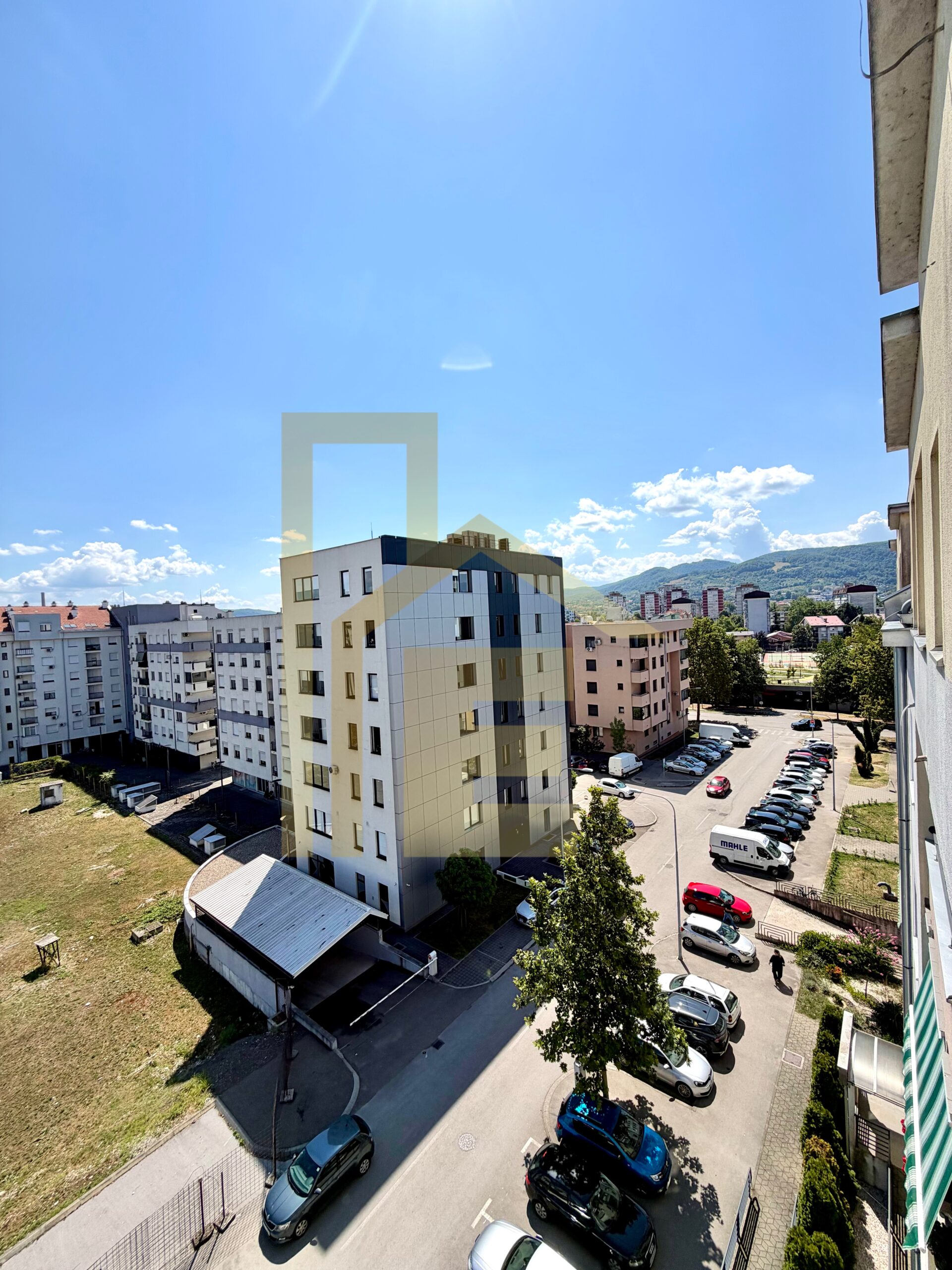 Na prodaju useljiv dvosoban stan u naselju Krajina slika 23