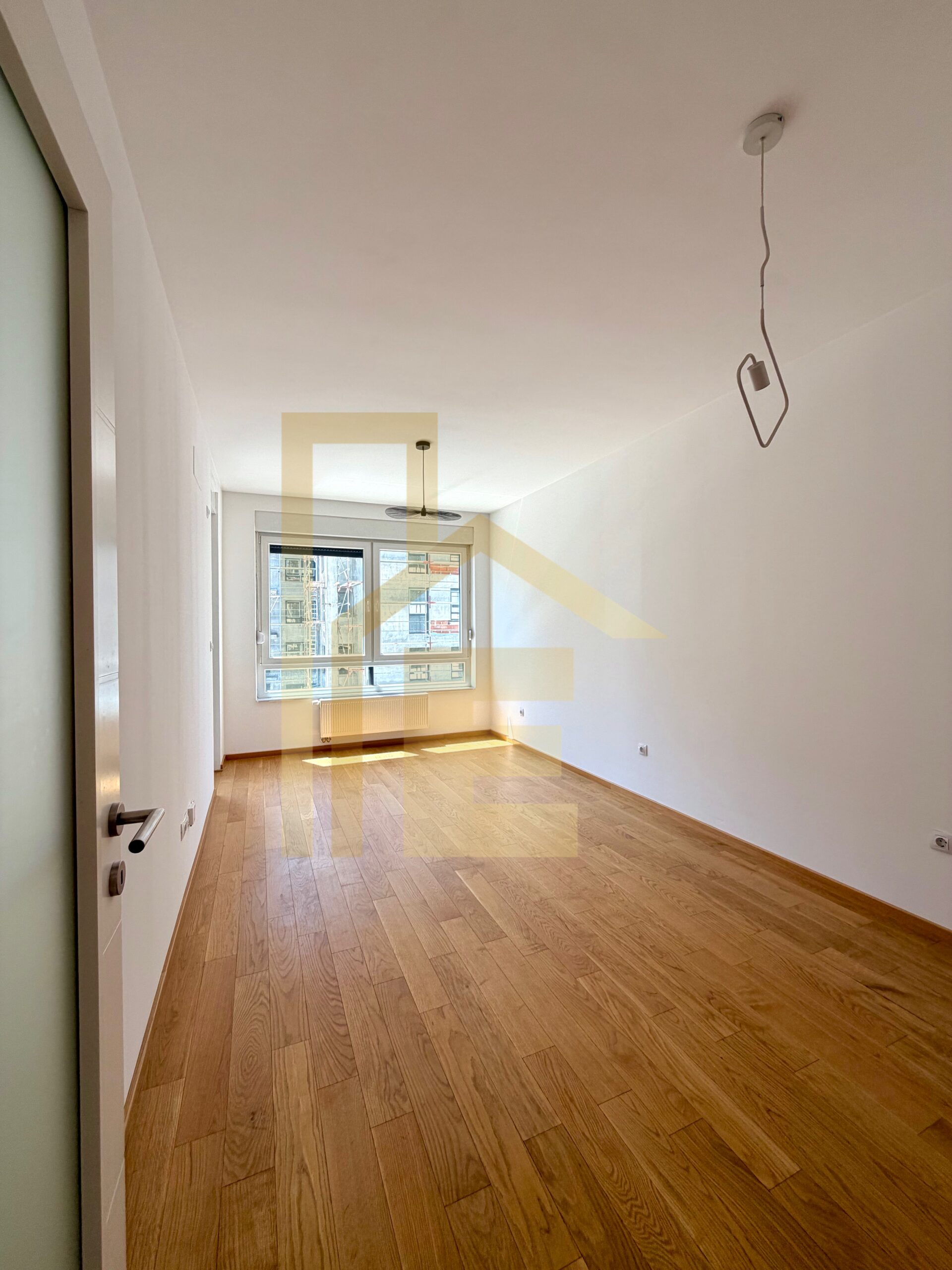 Iznajmljujemo polunamješten stan sa garažom, naselje Panorama slika 2