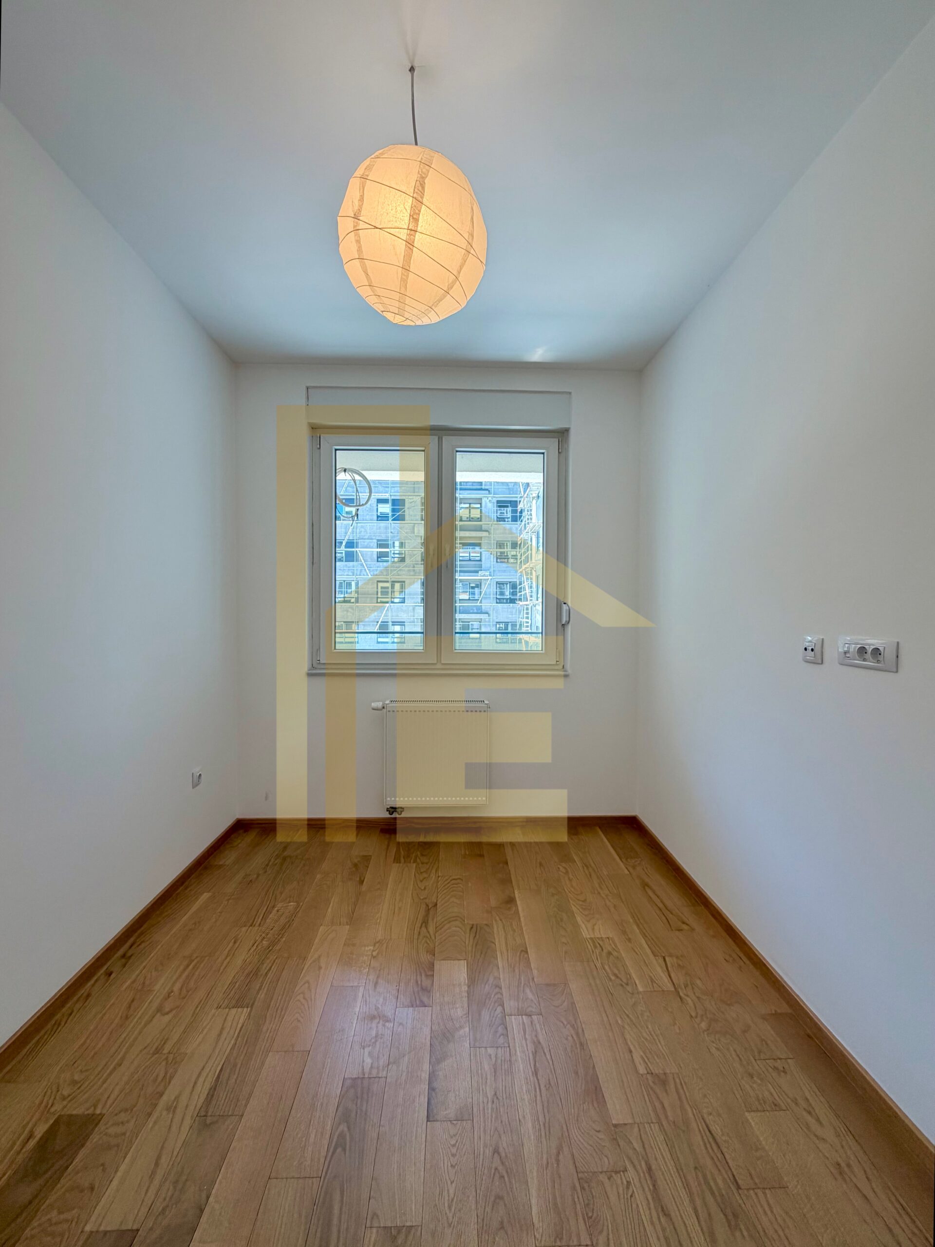 Iznajmljujemo polunamješten stan sa garažom, naselje Panorama slika 12