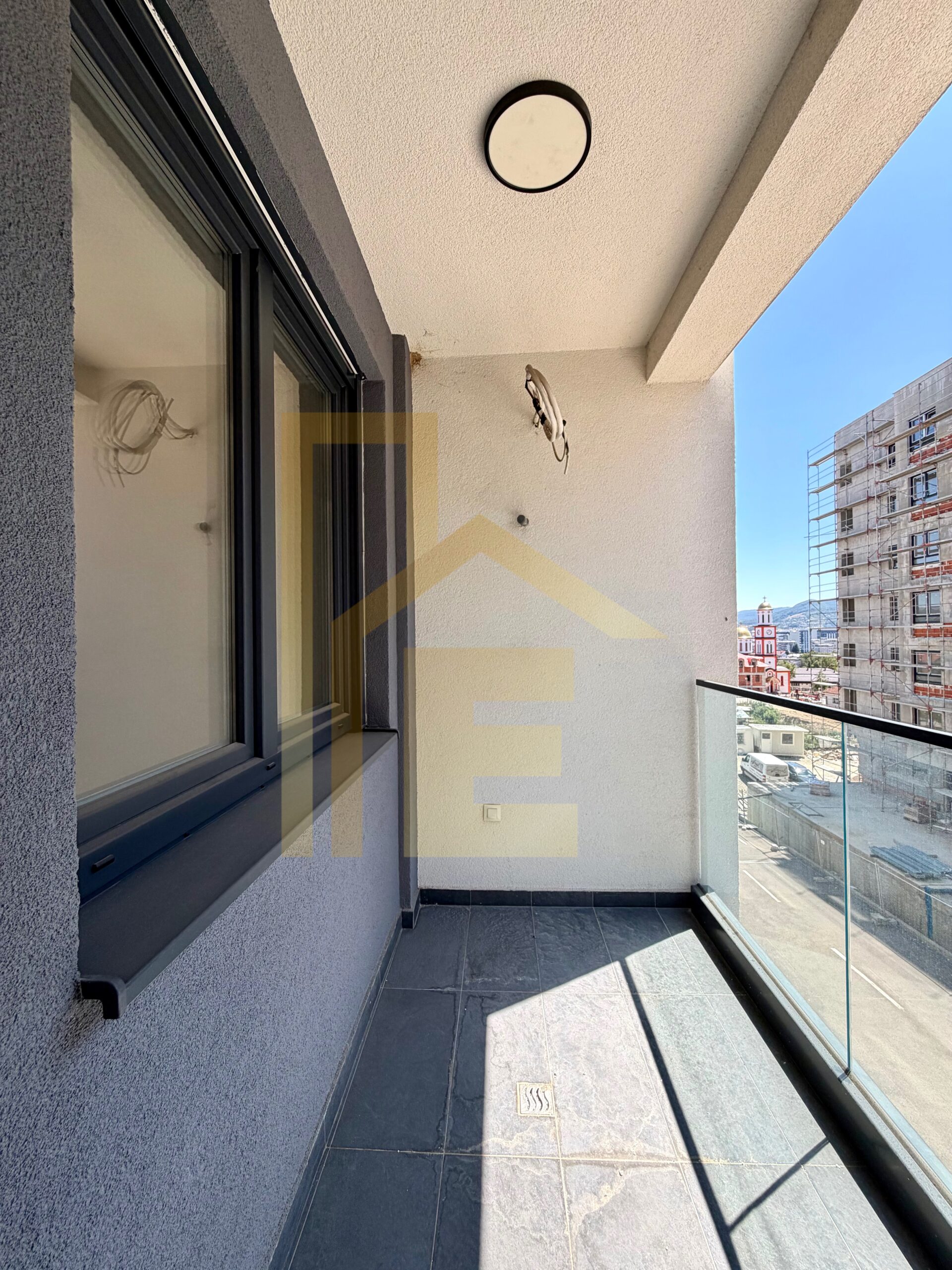 Iznajmljujemo polunamješten stan sa garažom, naselje Panorama slika 13