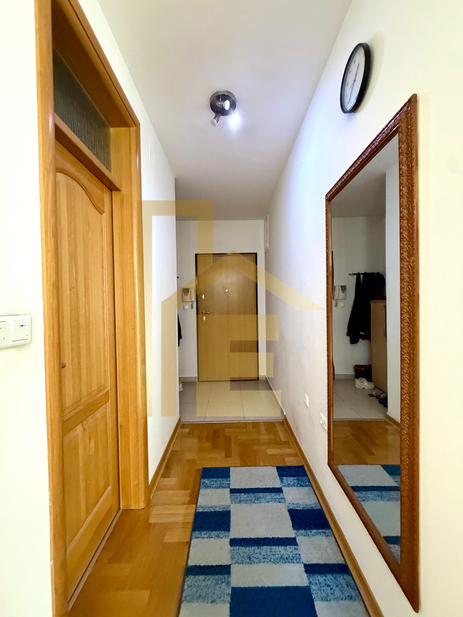 Na prodaju trosoban stan u strogom Centru grada slika 8