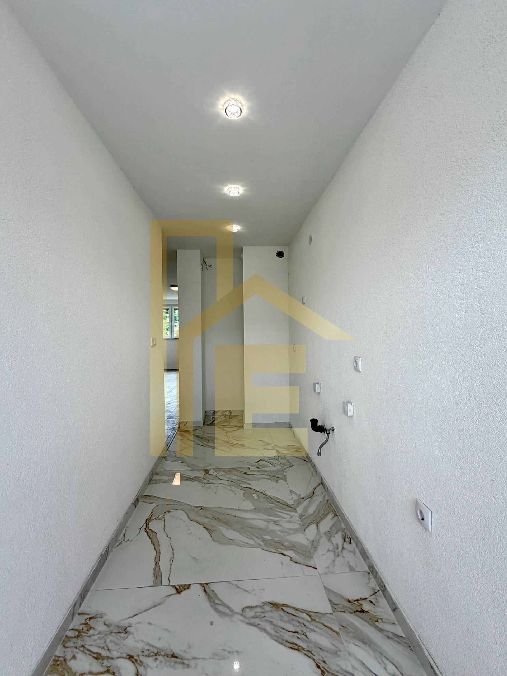 Iznajmljujemo kancelarijski prostor u Centru grada slika 6