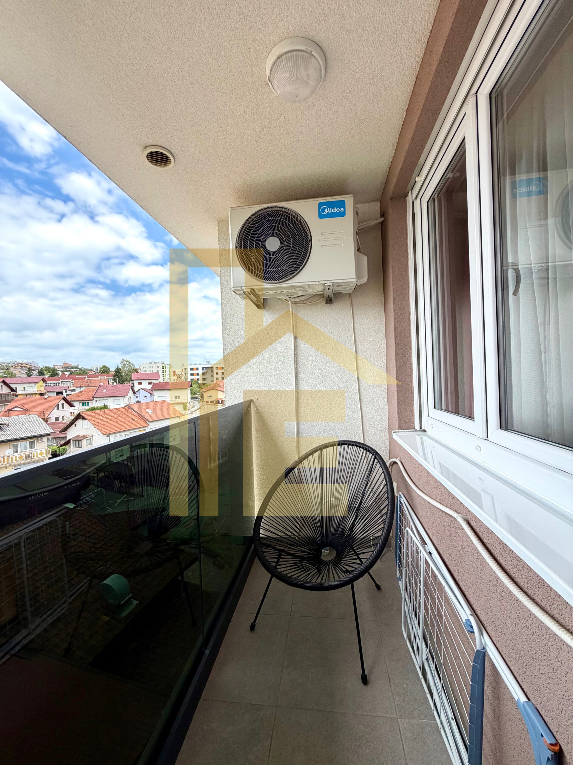 Na prodaju LUX četverosoban stan sa garažom, naselje Lauš slika 25