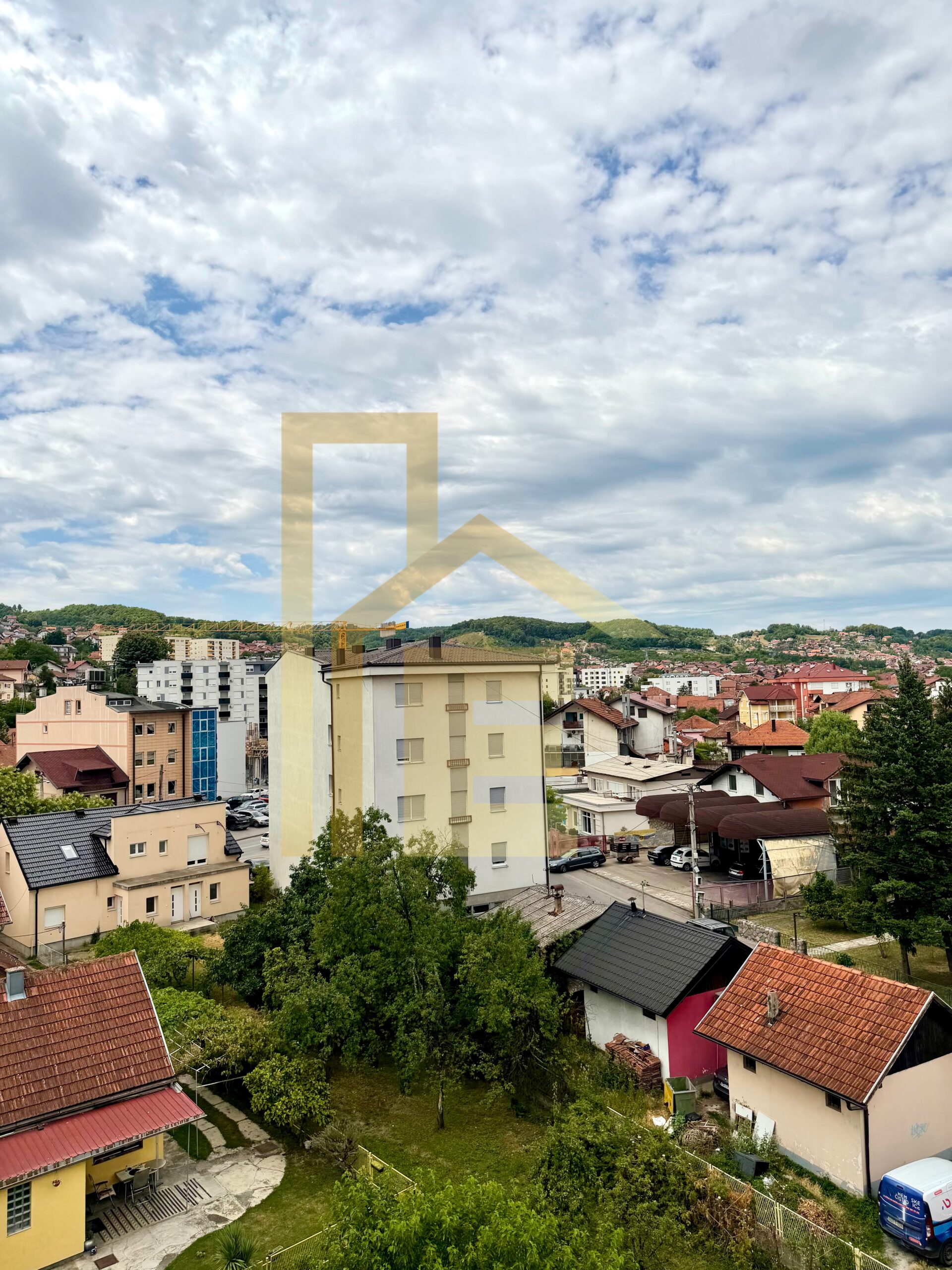 Na prodaju LUX četverosoban stan sa garažom, naselje Lauš slika 23