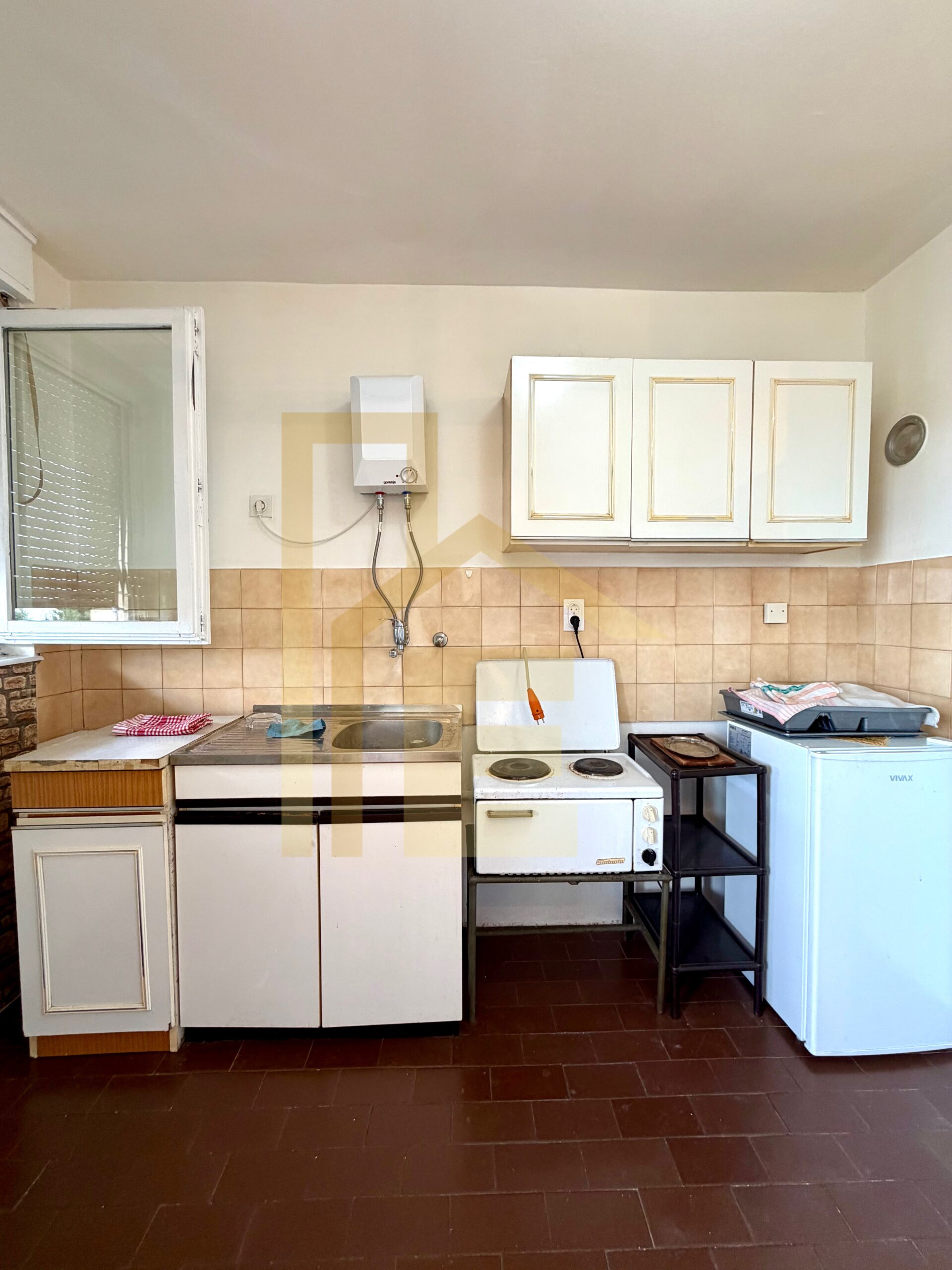 Na prodaju useljiv jednosoban stan 40 m2, naselje Sunca slika 9