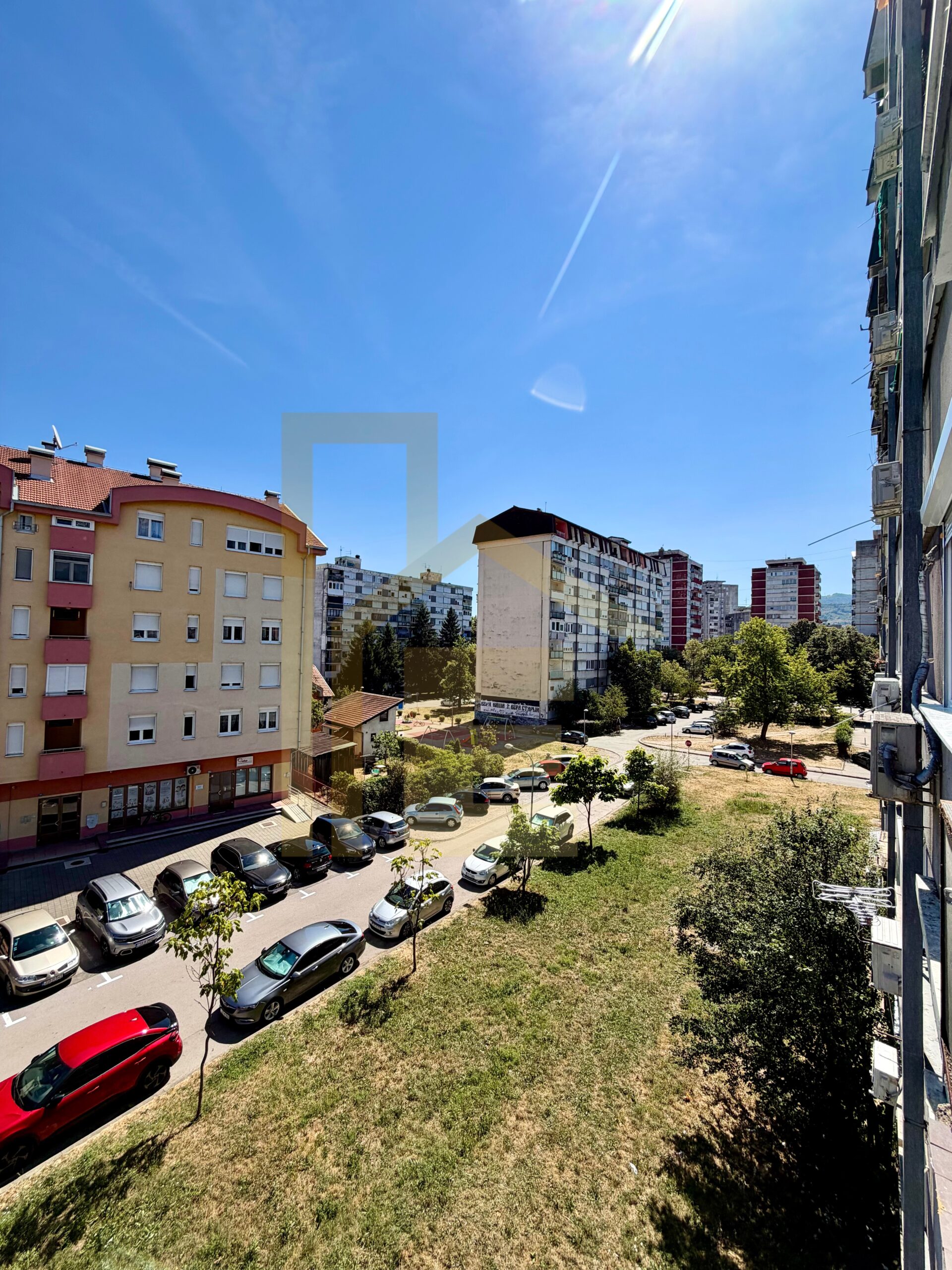 Na prodaju renoviran dvosoban stan, naselje Borik slika 18