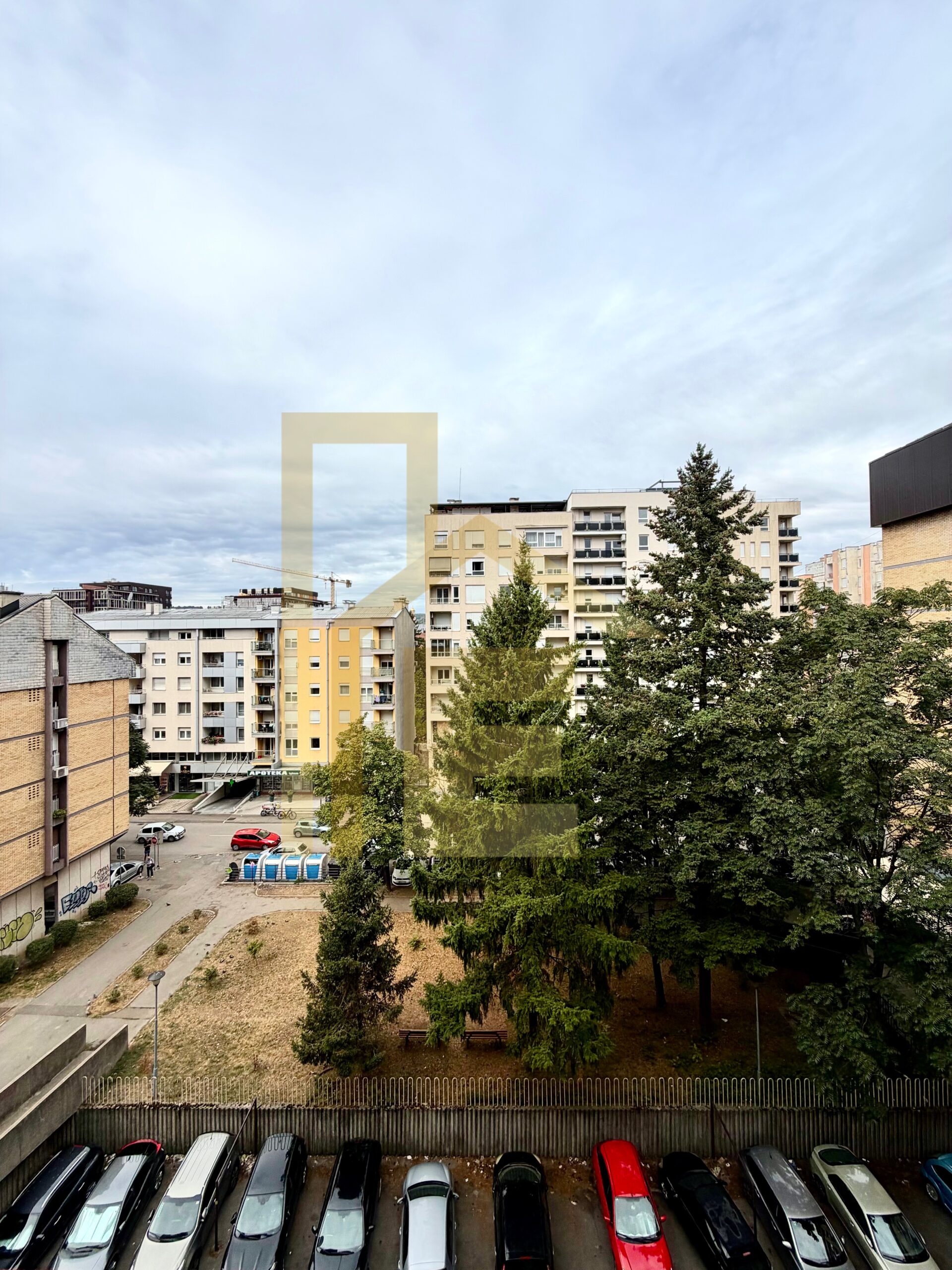 Iznajmljujemo LUX trosoban stan u Centru grada slika 16