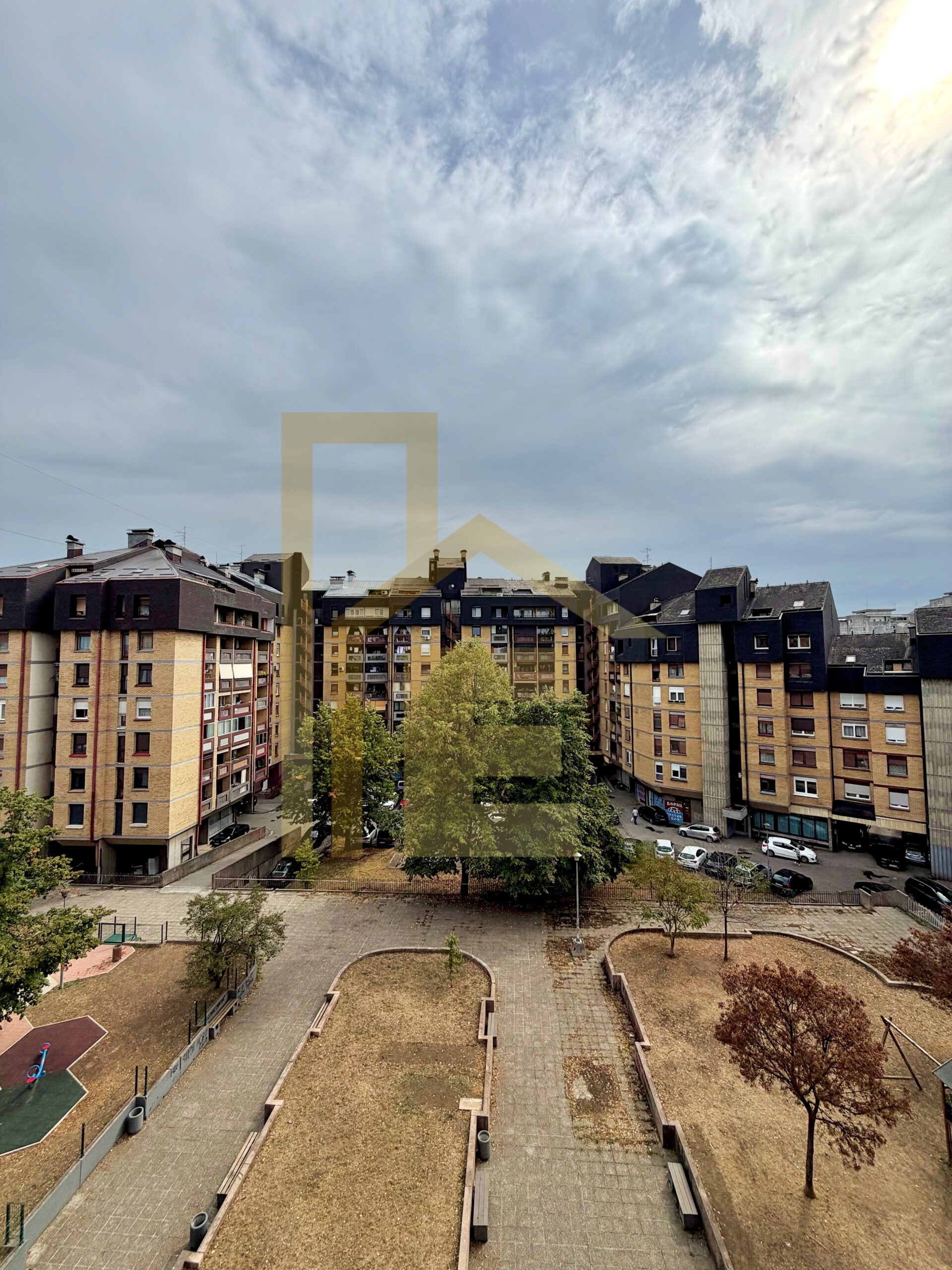 Iznajmljujemo LUX trosoban stan u Centru grada slika 21