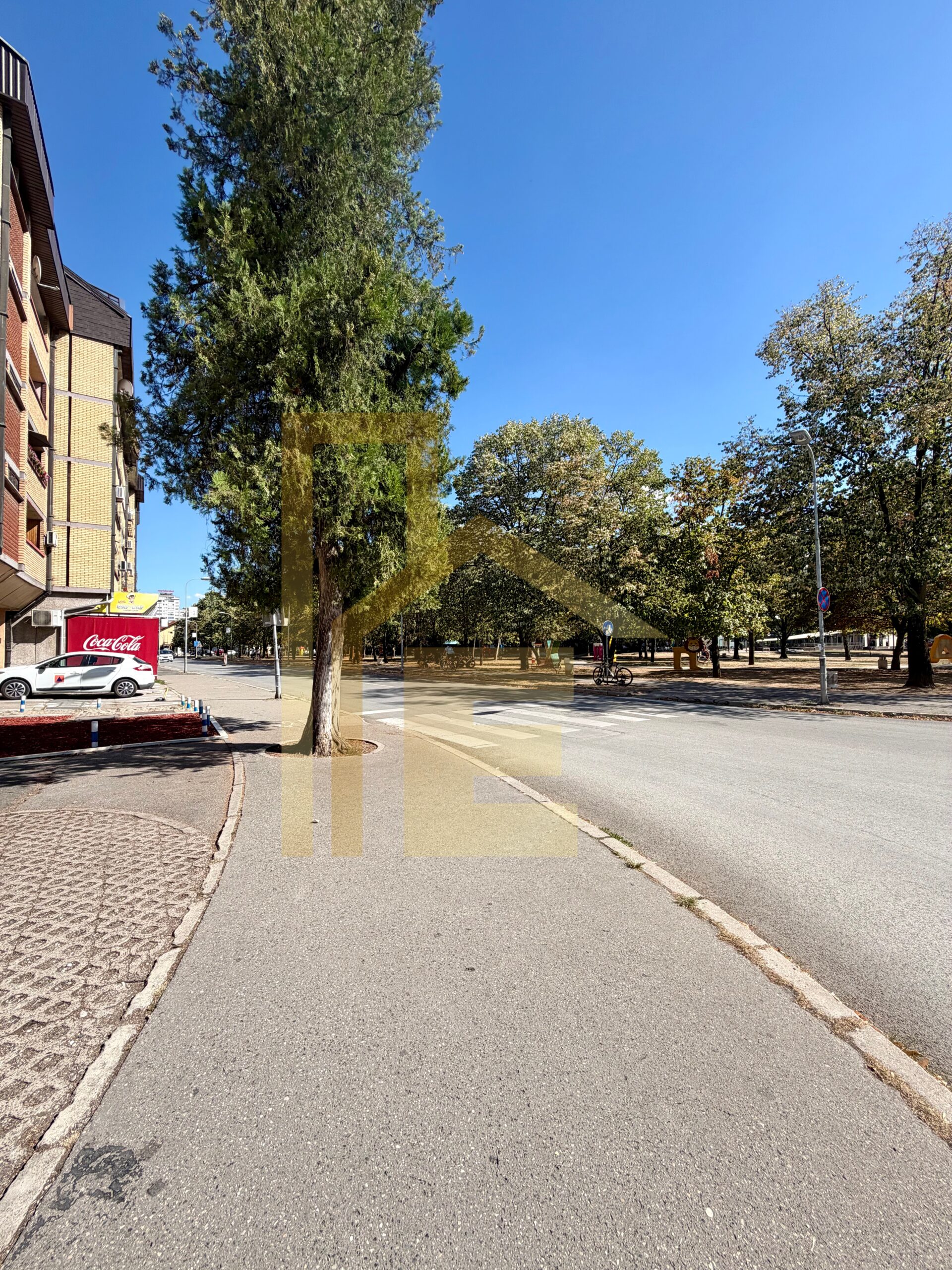 Iznajmljujemo garažno mjesto u Centru grada slika 2