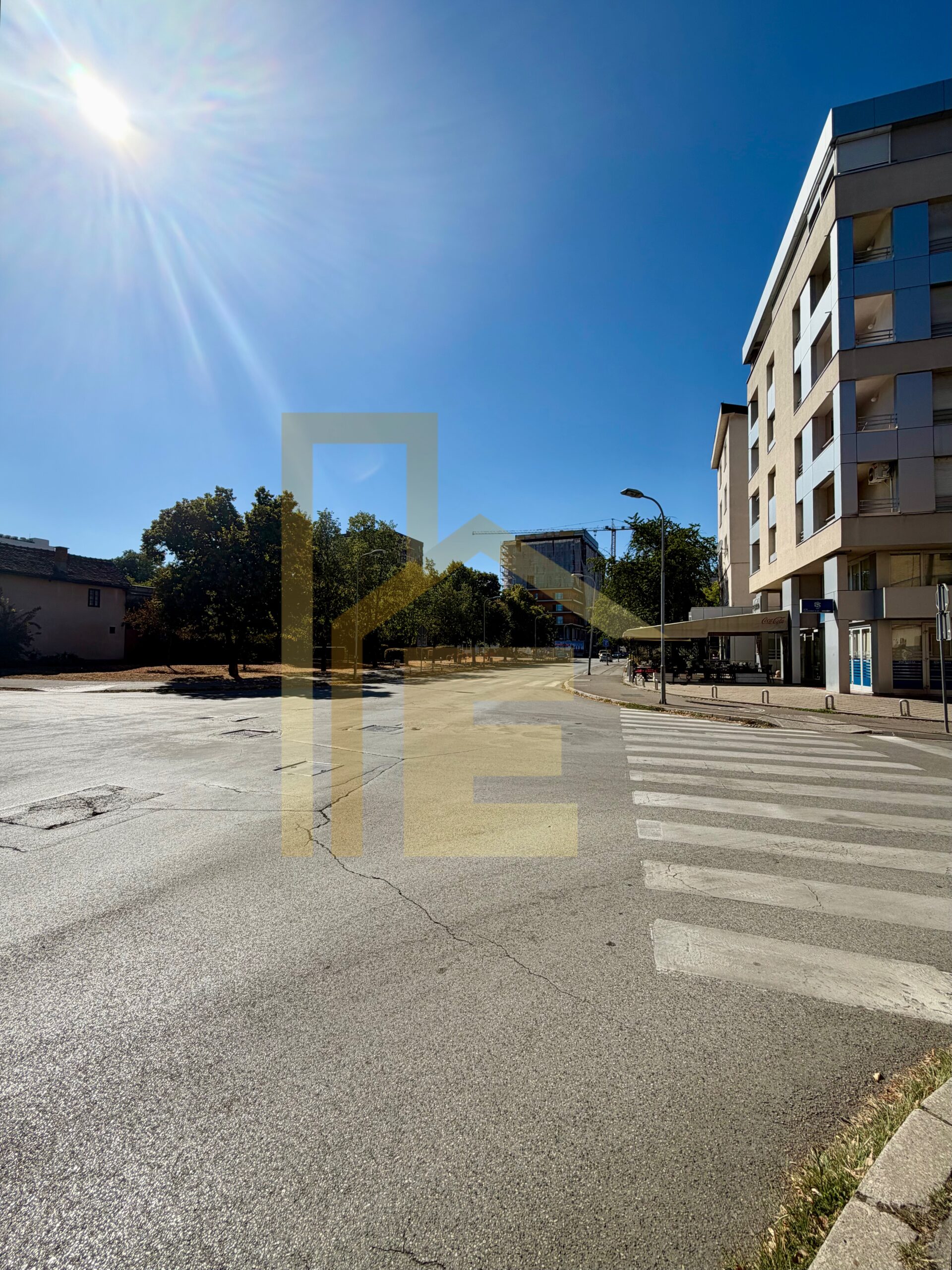 Iznajmljujemo garažno mjesto u Centru grada slika 3