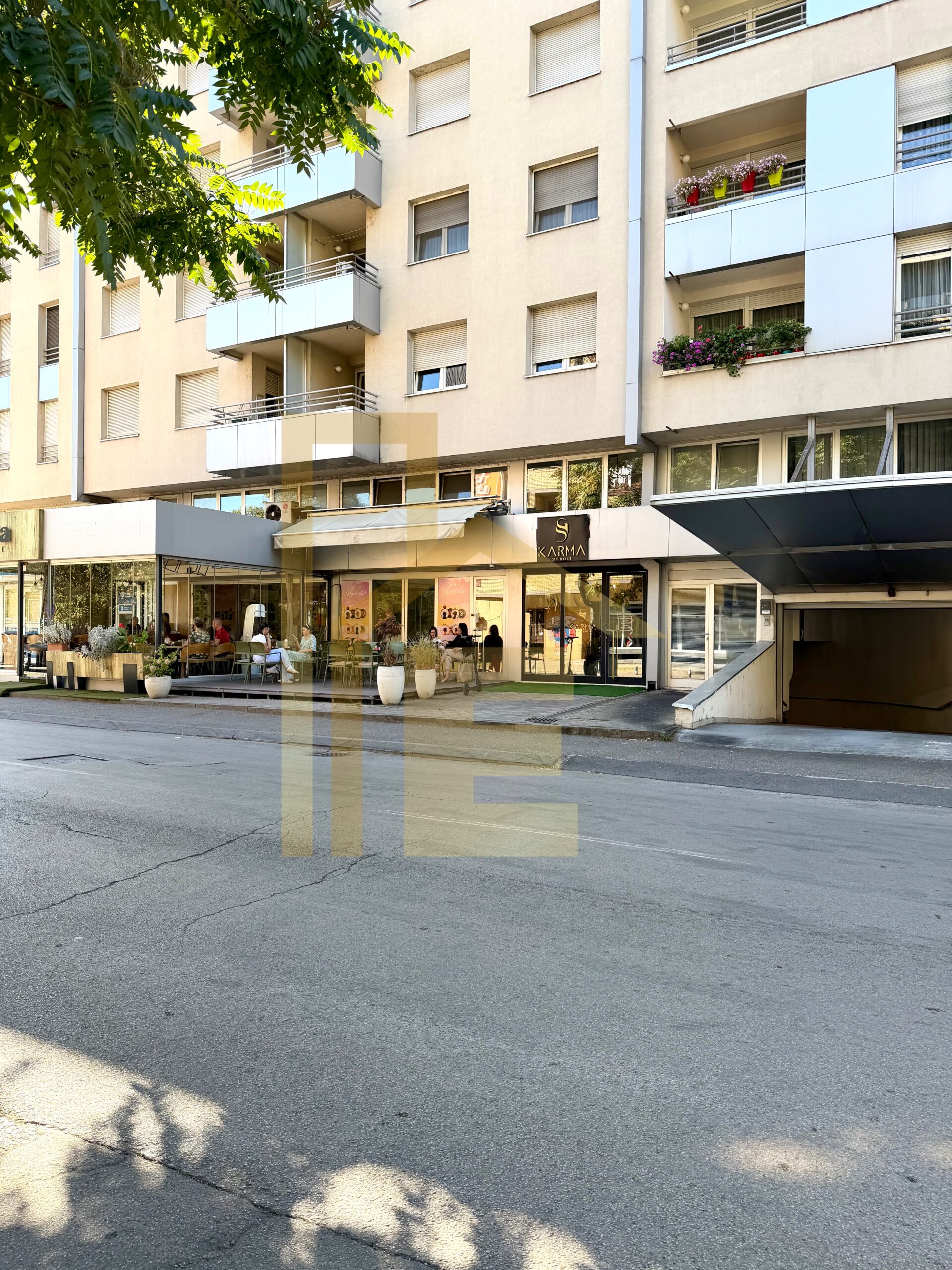 Iznajmljujemo garažno mjesto u Centru grada slika 4