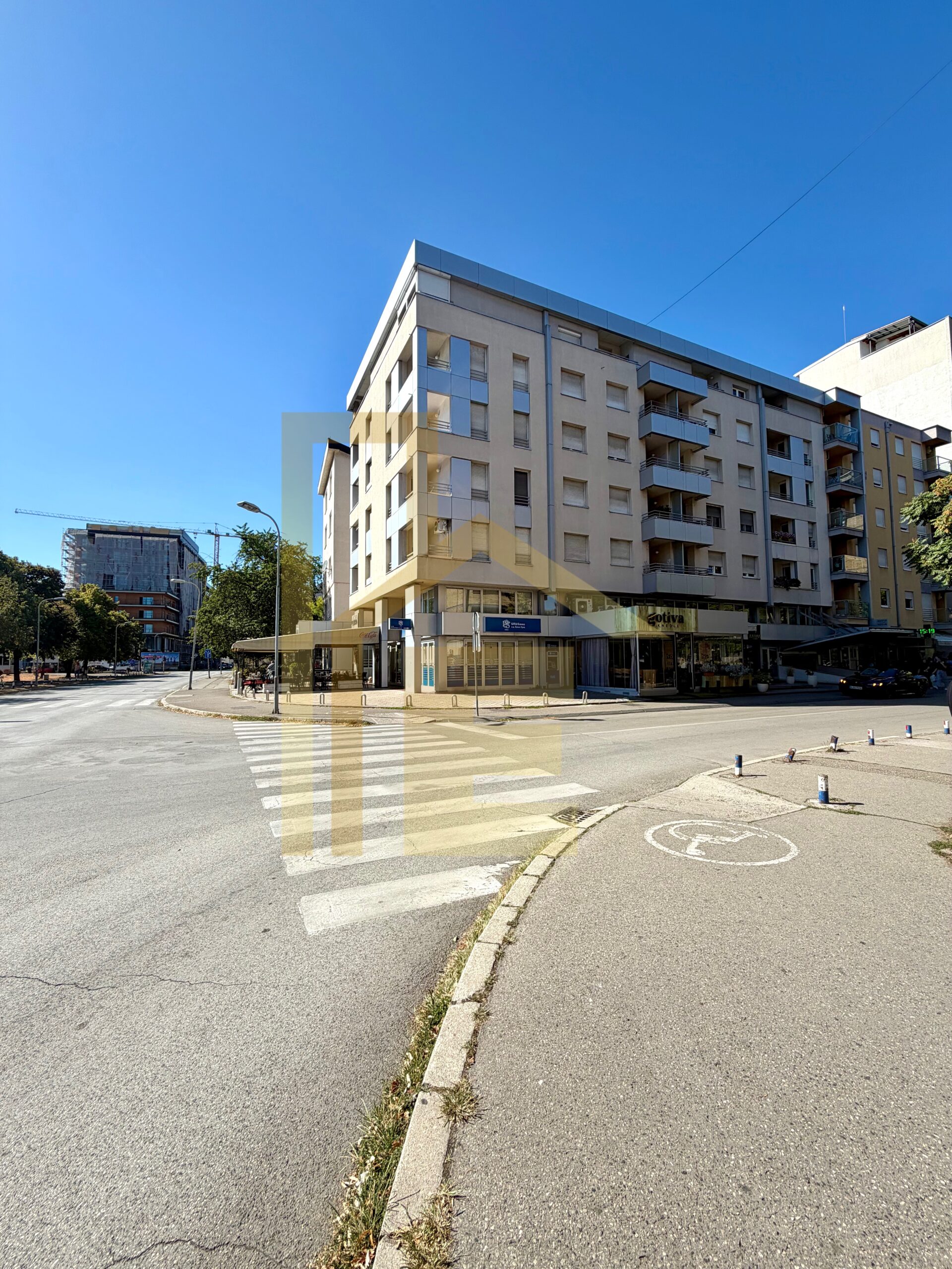 Iznajmljujemo garažno mjesto u Centru grada slika 5