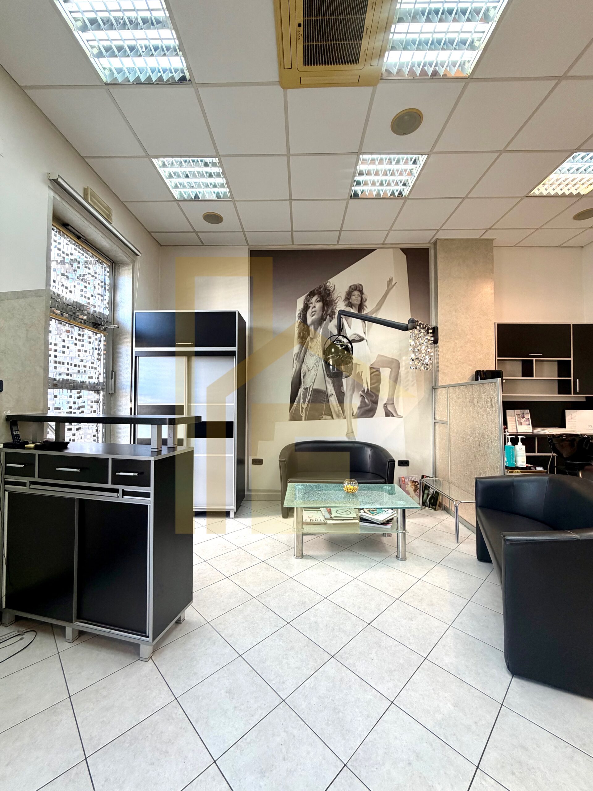 Iznajmljujemo frizerski salon na odličnoj lokaciji slika 2