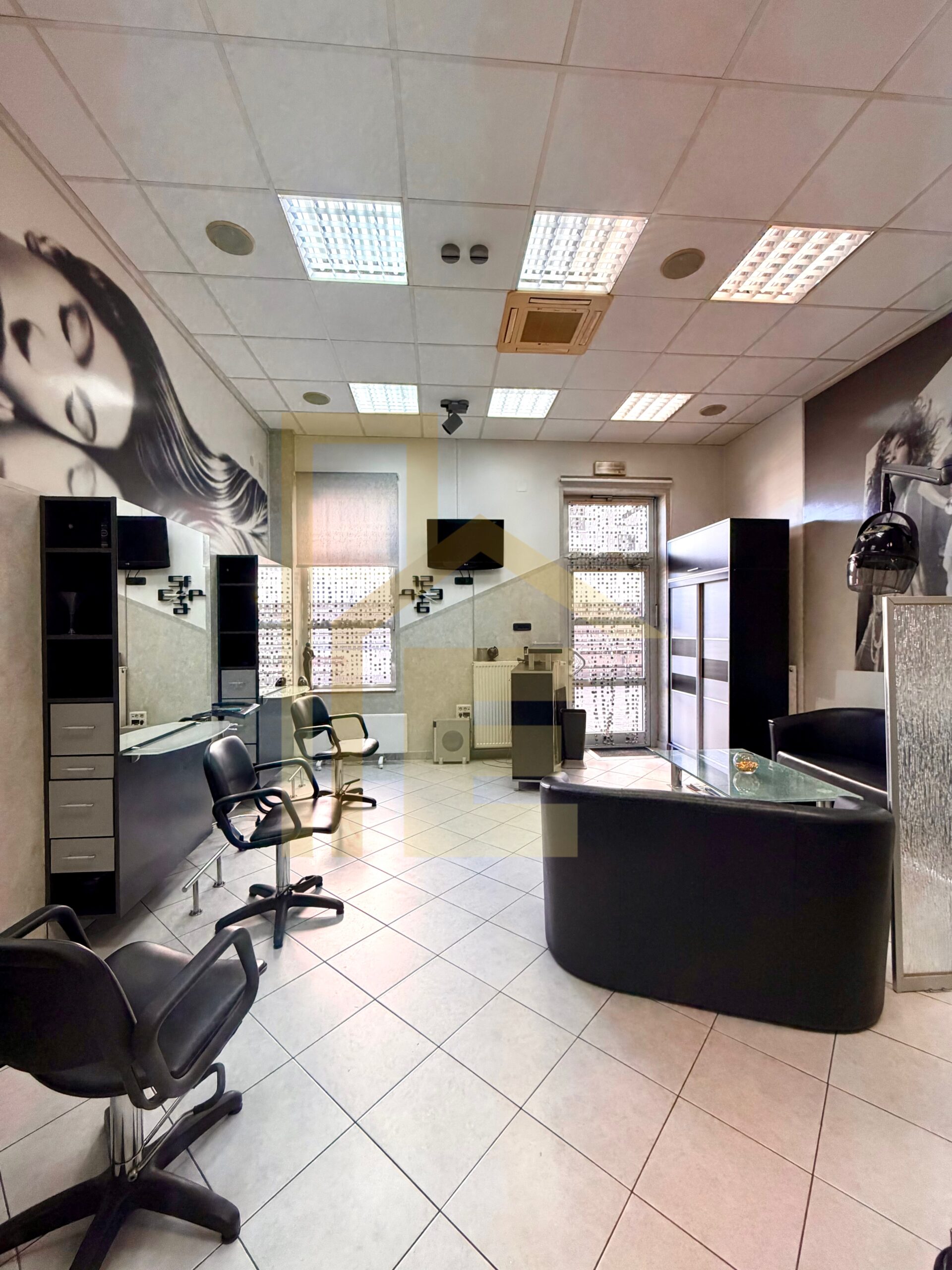 Iznajmljujemo frizerski salon na odličnoj lokaciji slika 4