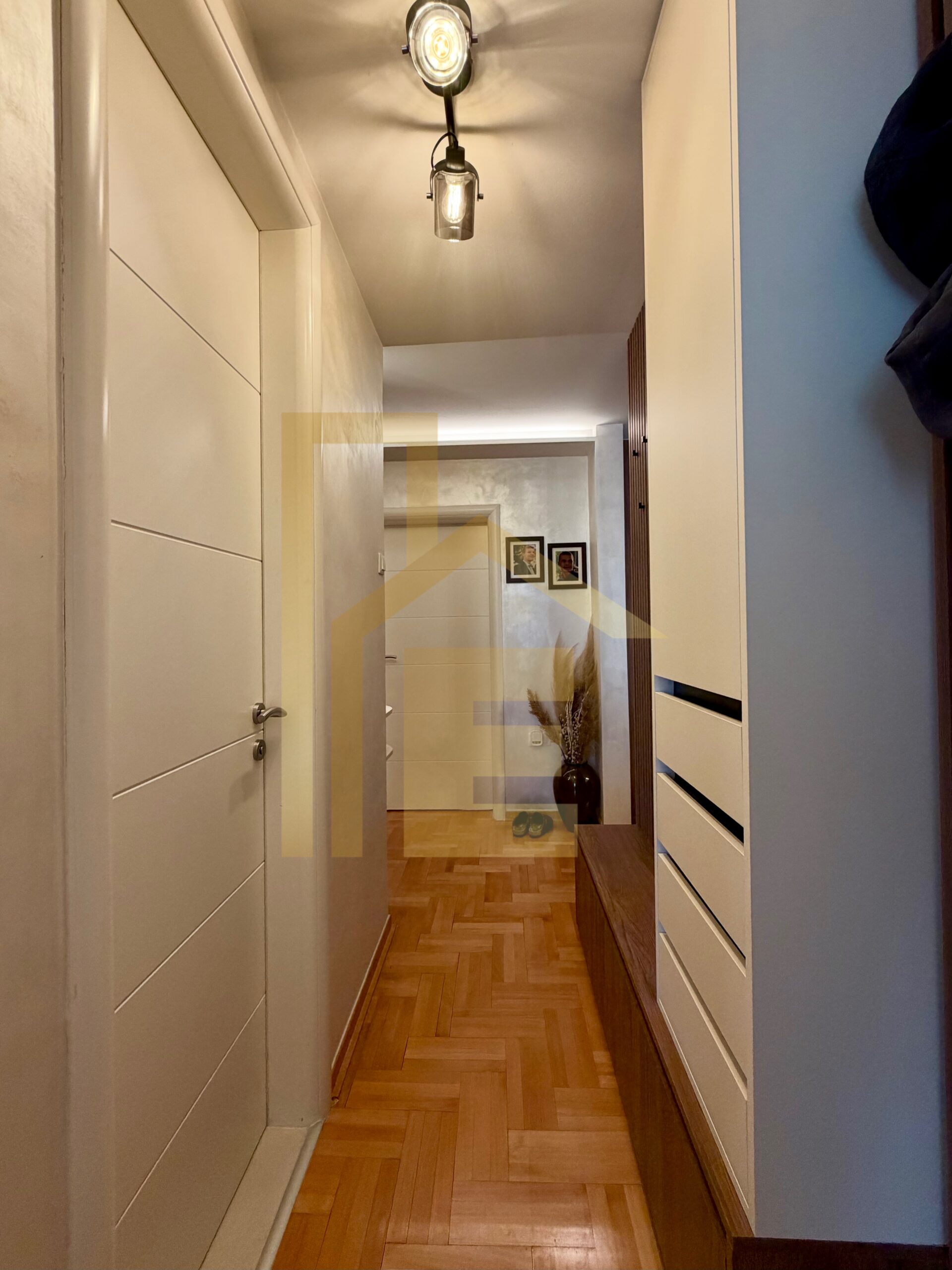 Na prodaju LUX trosoban stan u naselju Sunca slika 21