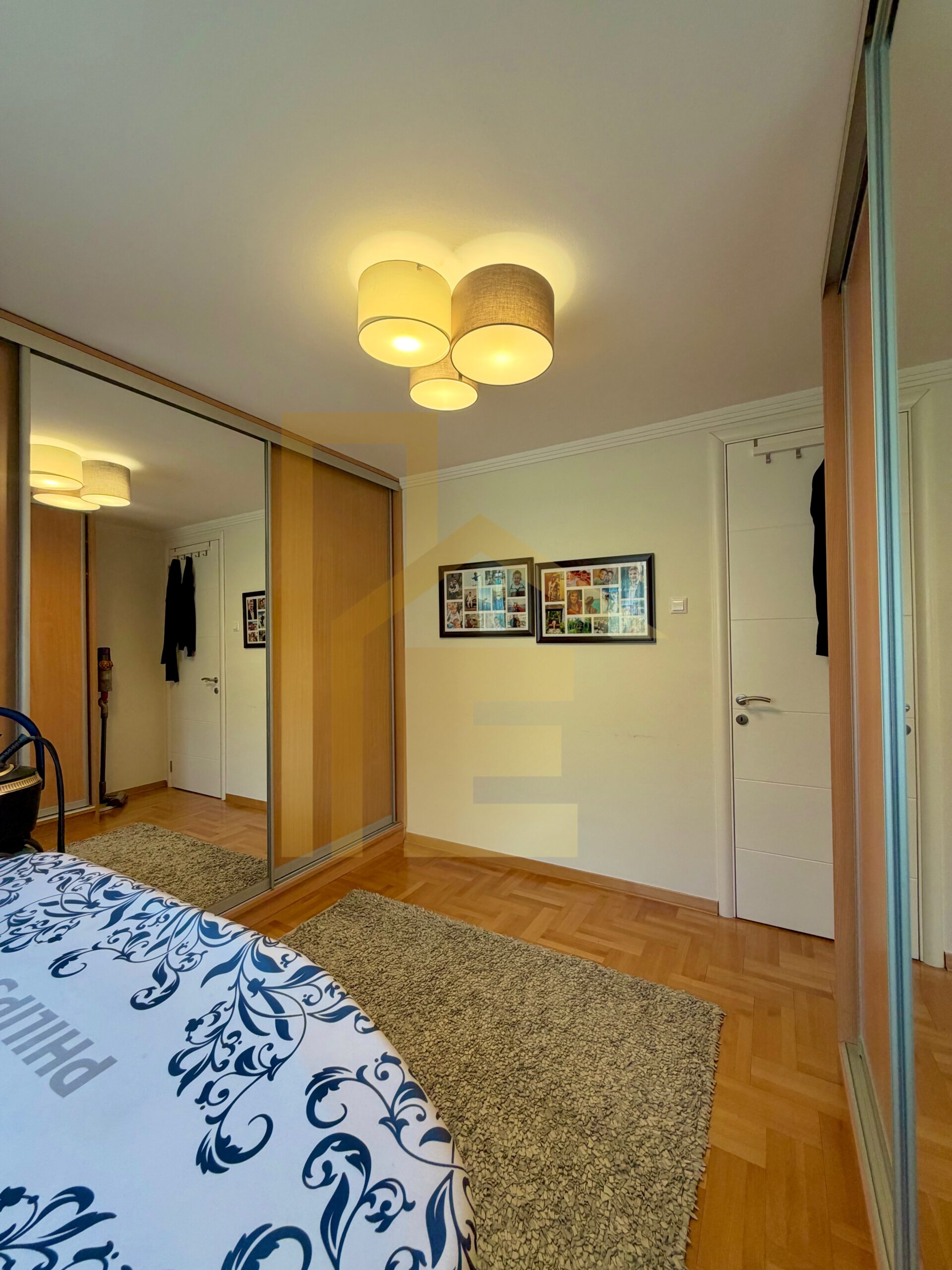 Na prodaju LUX trosoban stan u naselju Sunca slika 22
