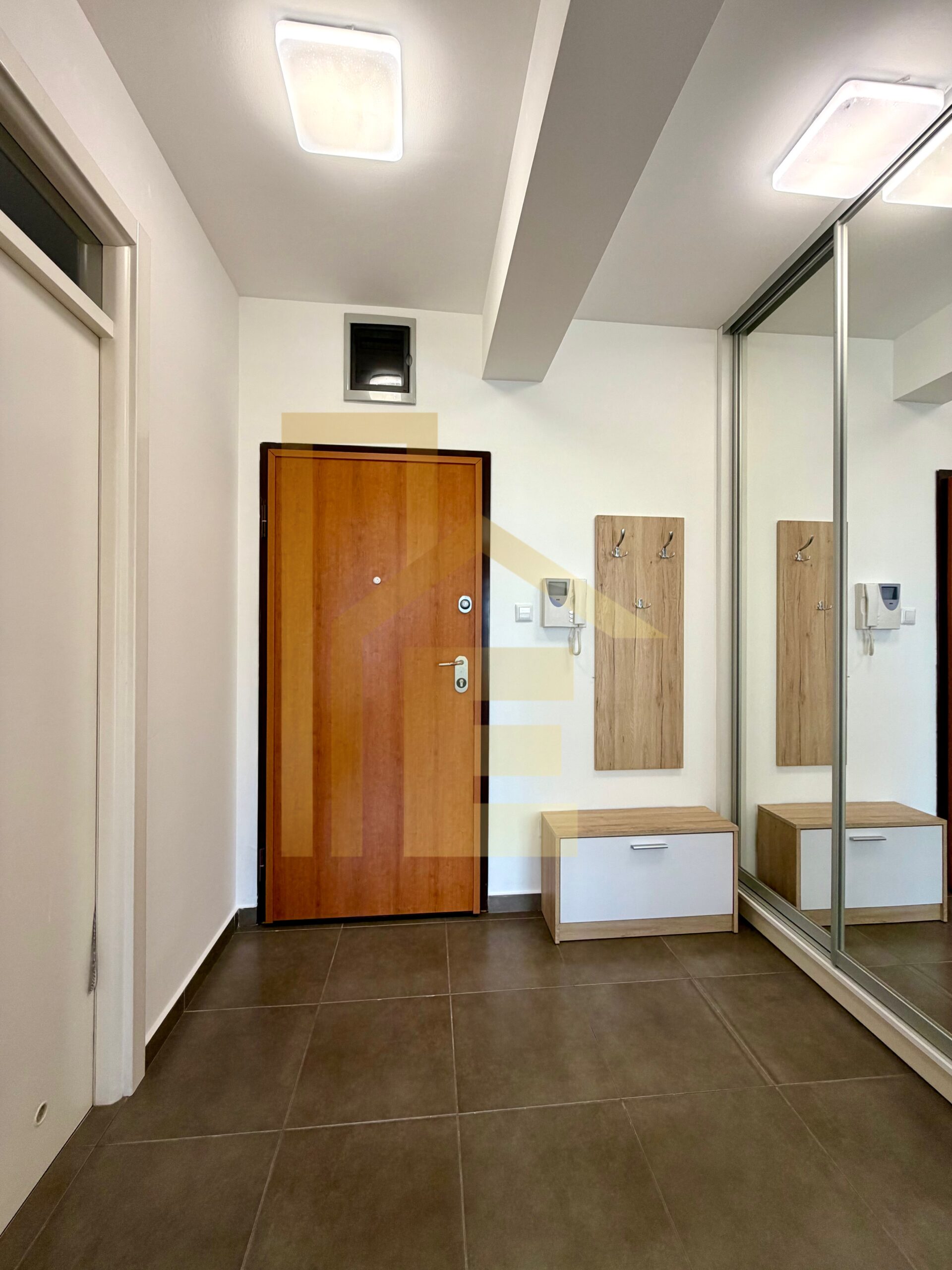Iznajmljujemo dvosoban stan sa garažom, Nova Varoš slika 17